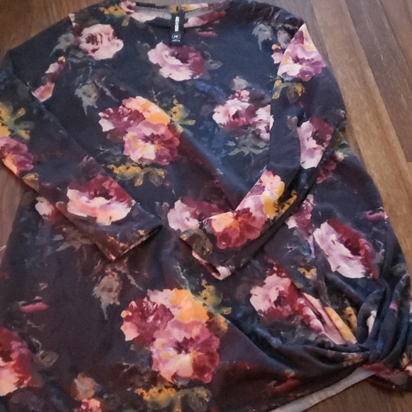 Agnes and Dora Modest XS Tunic - Picture 1 of 3